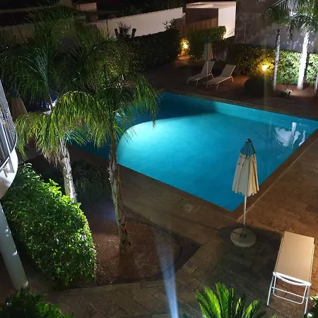 Le Piscine Int 3 公寓式酒店 3*